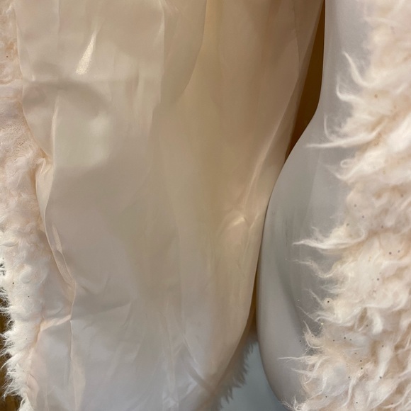 Women’s Furry Teddy Coat - Picture 2 of 2